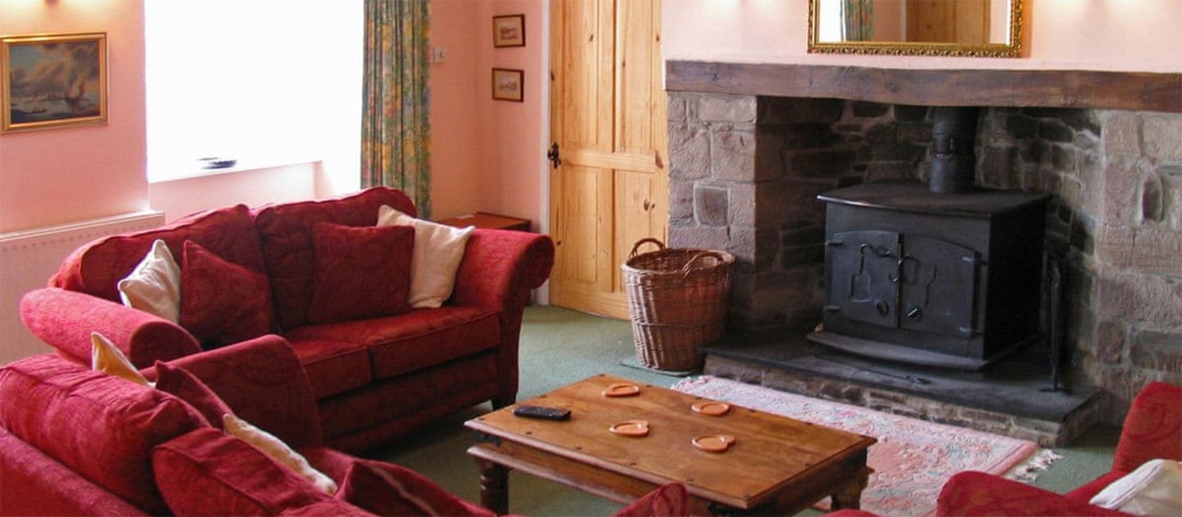 Tremaer, Maer is a listed four bedroom cottage for nine with beamed ceilings and woodburner. Nicely decorated it has a dining kitchen with Aga. Families will love the games room with pool table, large gardens & parking for four cars. Walk to Crooklets Beach.