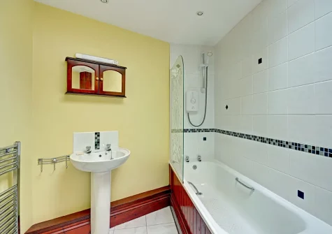 Bedroom #1 en-suite bathroom at Trembleath Parlour, St Mawgan