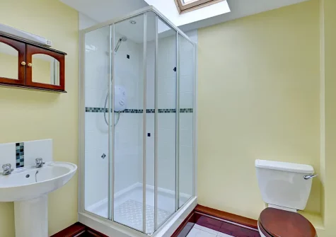 The bathroom at Trembleath Parlour, St Mawgan