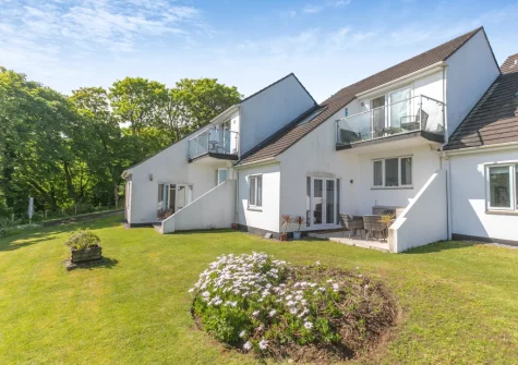 The shared lawned garden at Trenance at 2 Godrevy Court, Carbis Bay