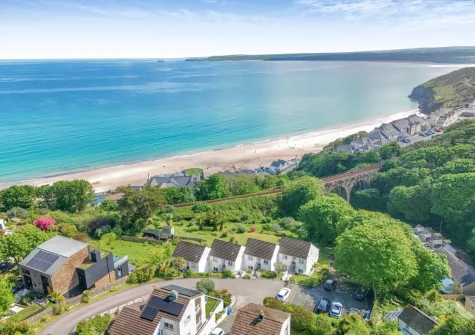 A footpath from the shared garden leads directly to the stunning Carbis Bay Beach