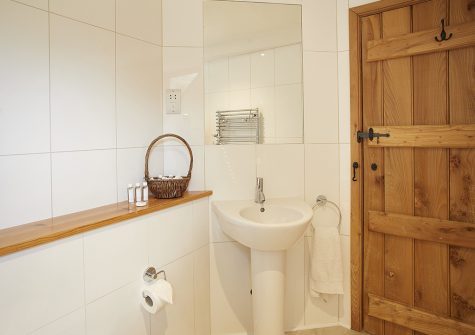 The bathroom at Trencreek Farmhouse, Tregony