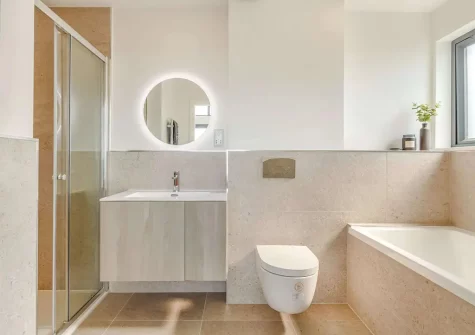Bedroom #1 en-suite bathroom at Treth House, Widemouth Bay