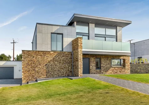 Treth House is a beautifully modern designed Cornish gem flooded with natural light & luxury features