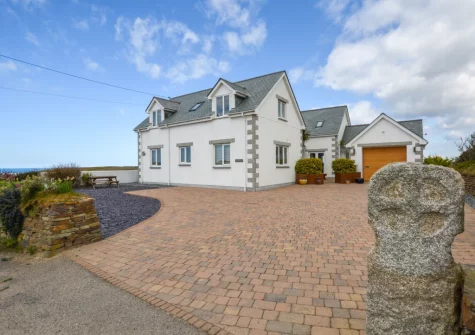 Trevalga is a beautiful detached rural holiday retreat with sweeping views towards Porthcothan Bay
