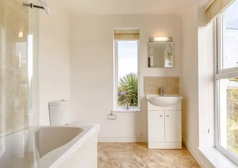 The bathroom at Trevallack House, St Keverne