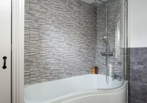 The bathroom at Trevarrow Cottage, Coverack