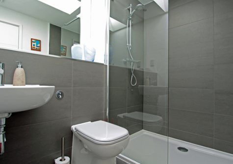 The shower room @ Trevena, Newquay