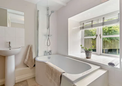 The bathoom at Treverran Stables, Fowey