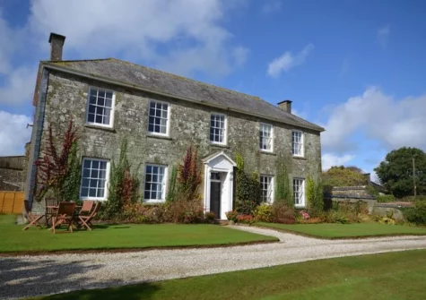 Trevissick is a delightful wing of traditional manor farmhouse with panoramic views of countryside & farming fields