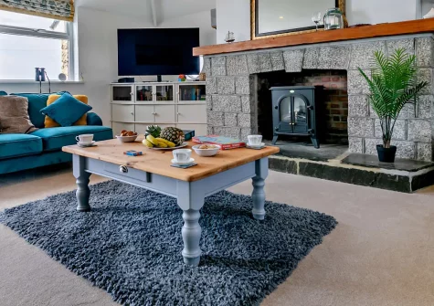 Tripolitania, Porthleven is a spectacular five-bedroom coastal house with stunning sea views, spacious terraces, and direct access to Porthleven's vibrant harbour. Perfect for large families or groups seeking an unforgettable seaside escape.