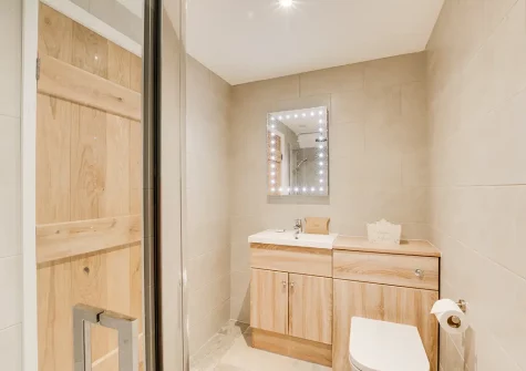 Bedroom #1 en-suite at Troutstream, St Breward