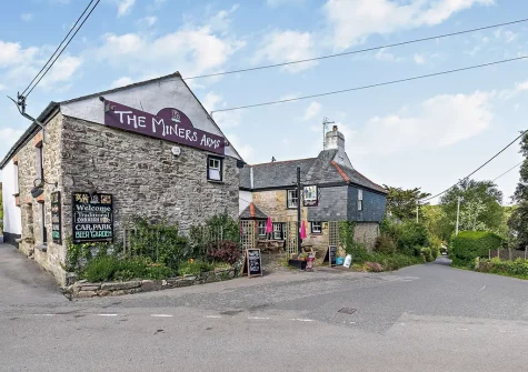 Tuckaway Thatch is ideally located just yards from the 15th century village inn-restaurant which includes a village shop