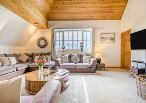 The living room at Tumbles Lodge, Hersham
