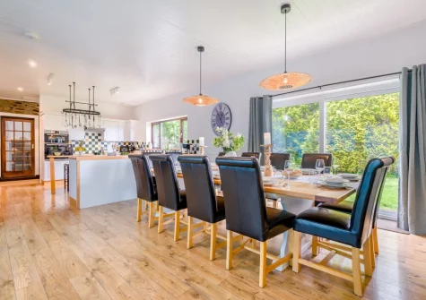 The dining area at Tumbles Lodge, Hersham