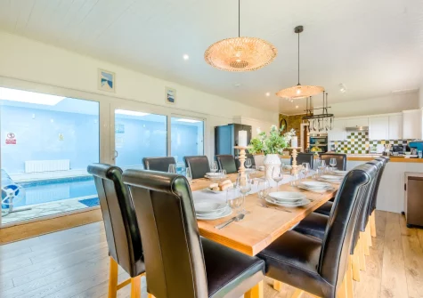 The dining area at Tumbles Lodge, Hersham