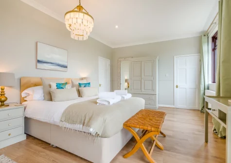 Bedroom #1 at Tumbles Lodge, Hersham