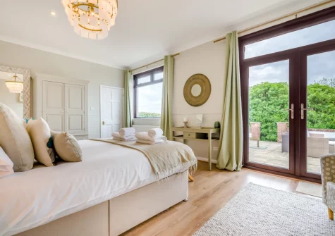 Bedroom #1 at Tumbles Lodge, Hersham
