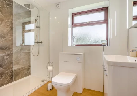 Bedroom #1 en-suite shower room at Tumbles Lodge, Hersham