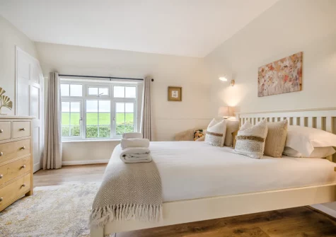Bedroom #4 at Tumbles Lodge, Hersham