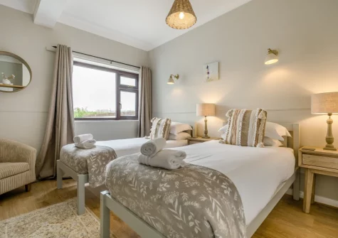 Bedroom #5 at Tumbles Lodge, Hersham
