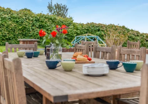 The patio & alfresco dining area at Tumbles Lodge, Hersham