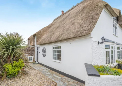 Tumbles Lodge has an incredibly spacious design with plenty of space for all family & friends to enjoy