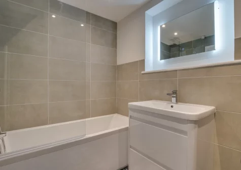 The bathroom at Turnstone Cottage, Padstow