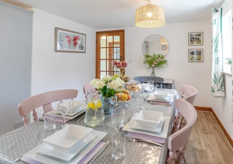 The dining area at Twitchers Itch, Chilla