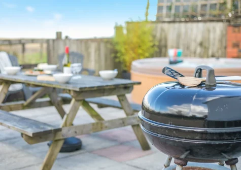 The patio, barbecue, alfresco dining area & hot tub at Twitchers Itch, Chilla
