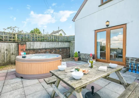 The patio, barbecue, alfresco dining area & hot tub at Twitchers Itch, Chilla