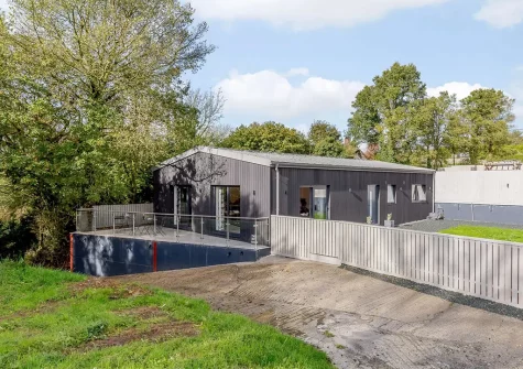 Two Bees Barn is a simply beautiful single storey property nestled in the countryside