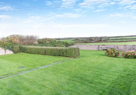 The enclosec lawned garden at Two Stiles, St Merryn