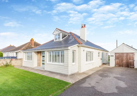 Two Stiles is a tranquil holiday home in rural Cornish setting near Treyarnon Bay & surrounded by a wealth of popular walks