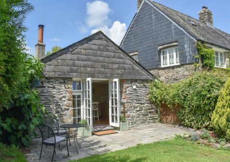 The patio & garden at Umber House, Harbourneford