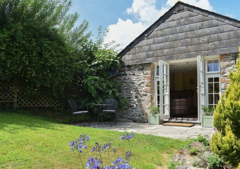 The patio & garden at Umber House, Harbourneford