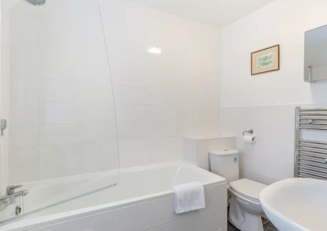 Bedroom #1 en-suite bathroom at Upper Seafarer, 45 Fore Street, St Ives