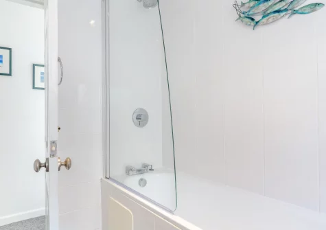 The bathroom at Upper Seafarer, 45 Fore Street, St Ives