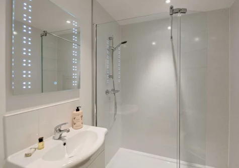 Bedroom #1 en-suite at Upside, Appledore
