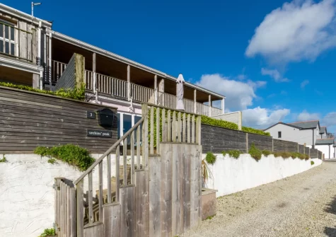 Urchins Peak is surrounded by beautiful, far-reaching countryside views