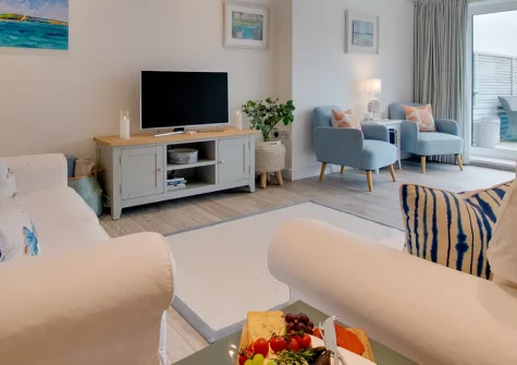 Urchins Peak, Little Petherick is a spacious four-bedroom lodge perfect for families seeking countryside charm and contemporary comfort. Enjoy stunning balconies, welcoming decked terrace, and easy access to Padstow and coastal attractions nearby.