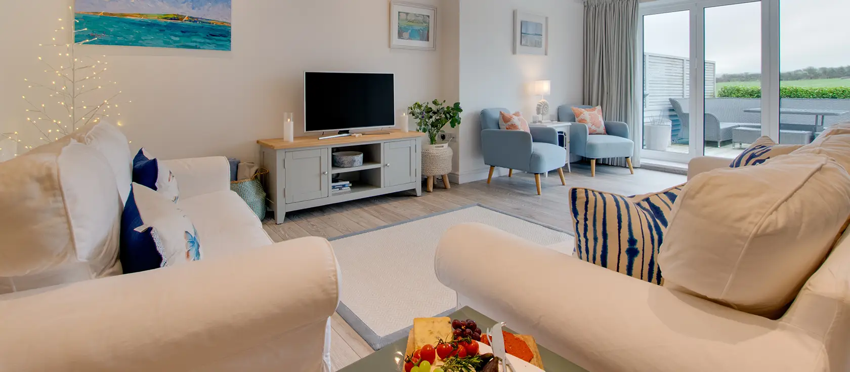 Urchins Peak, Little Petherick is a spacious four-bedroom lodge perfect for families seeking countryside charm and contemporary comfort. Enjoy stunning balconies, welcoming decked terrace, and easy access to Padstow and coastal attractions nearby.