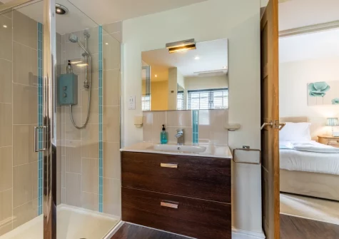 Bedroom #6 en-suite shower room at Vale House, Lydford