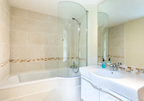 The bathroom at Vale House, Lydford