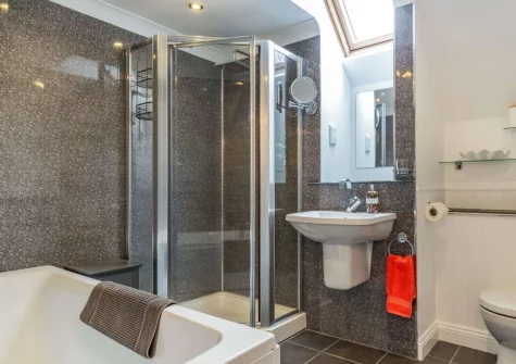 The bathroom at Valentia, Bude