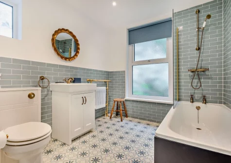 The bathroom at Valerian, Looe