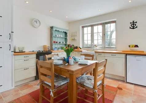 The kitchen & dining area at Valpre, Manaccan