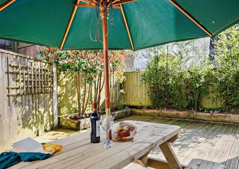 The decked patio & alfresco dining area at Vickery's Cottage, Woodbury