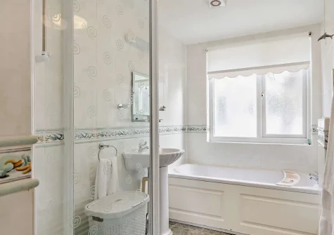 The bathroom at Villa Surfside, Phillack
