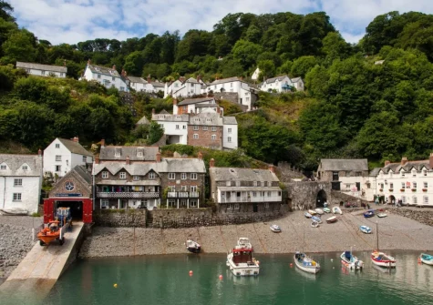 Vines Cottage is an ideal base for visiting Clovelly, with it's winding cobbled lanes lined with whitewashed cottages leading down to the harbour